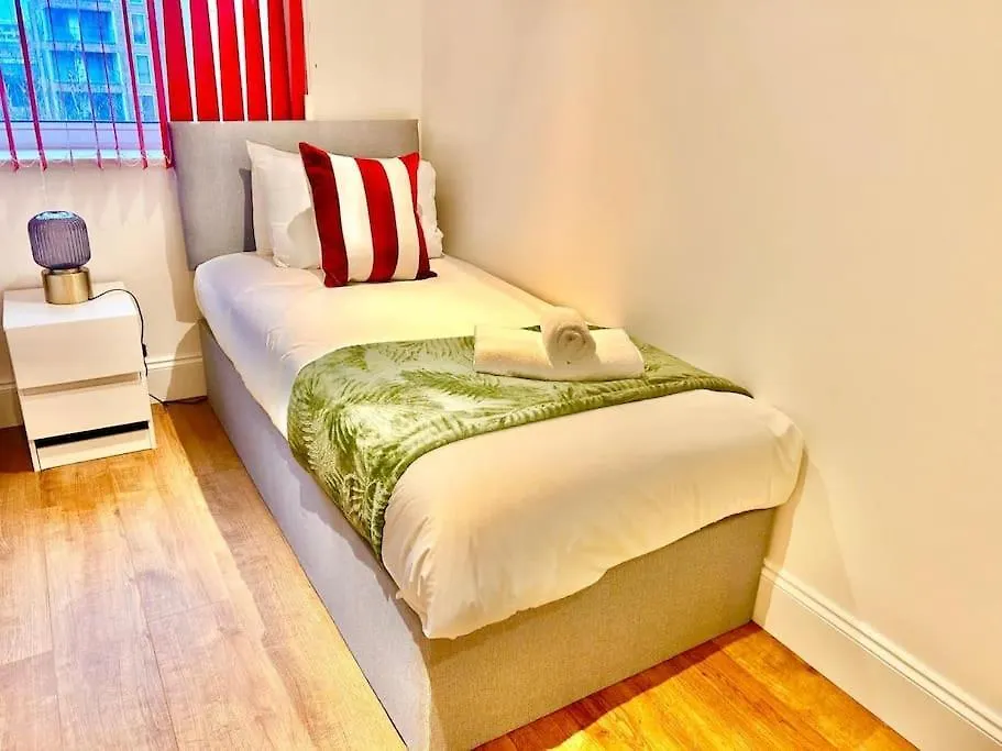 Deluxe Apartment In Royal Docks Londra 0*,  Birleşik Krallık